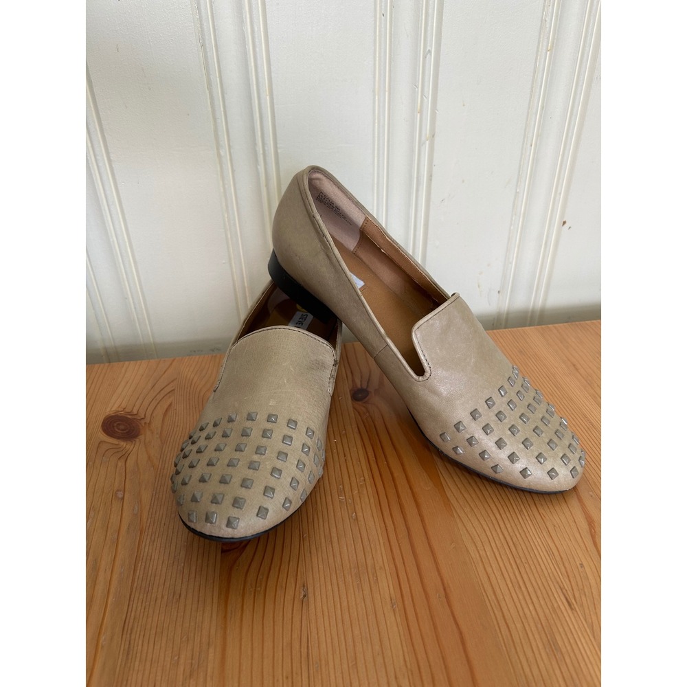 NEW Steve Madden Womens 9 Taupe Studded Chic Neutral Loafer Flat Shoes Imperfect